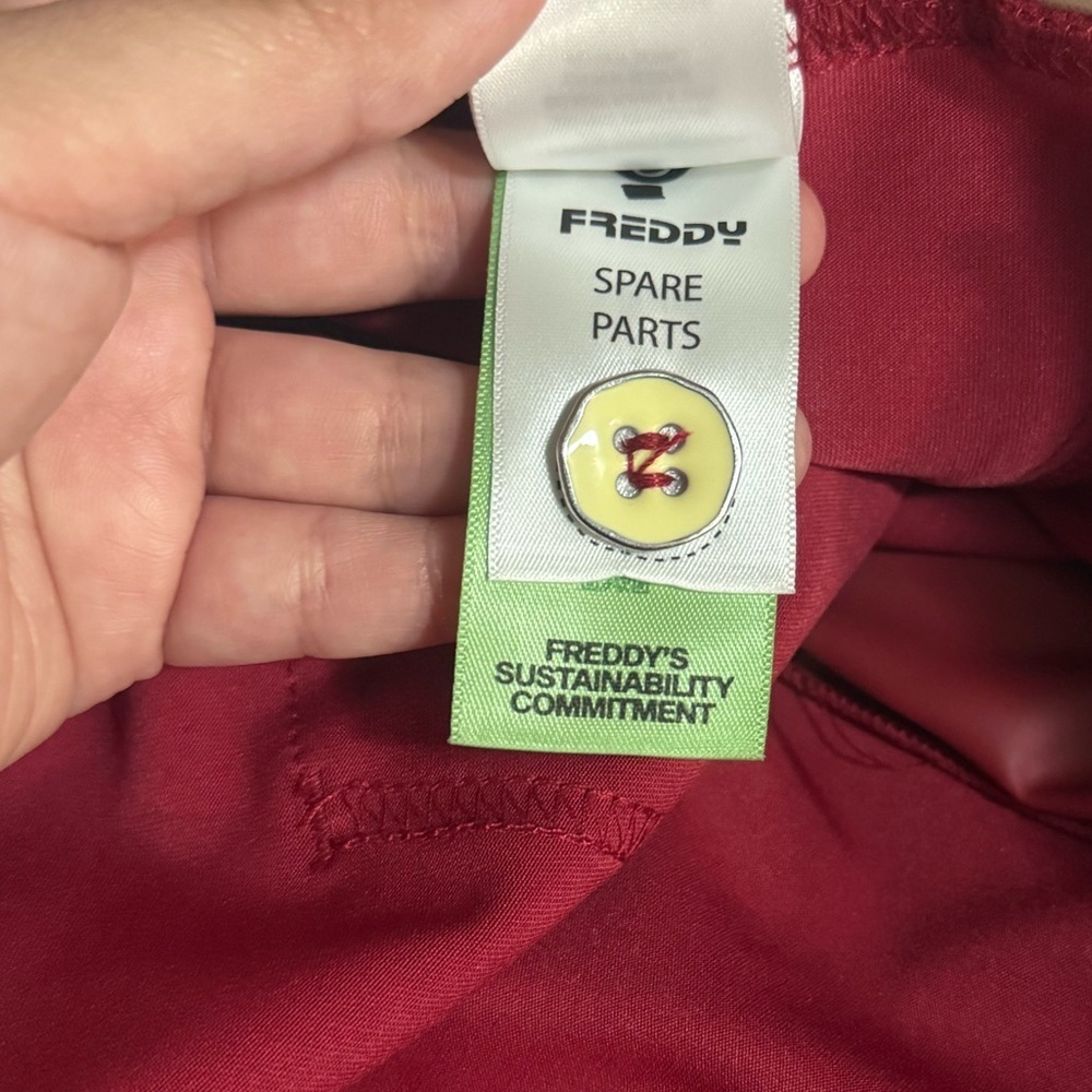 Freddy WRUP Curvy Faux Leather - High Waisted - Ankle
Length Pant - Picture 11 of 12